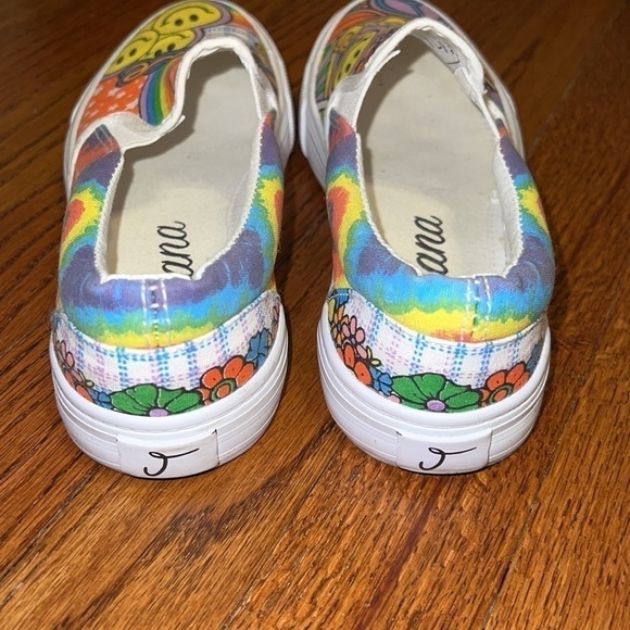 ✨HOST PICK✨ Limited Edition Peace & Love ByJordana Sneakers - Picture 4 of 7